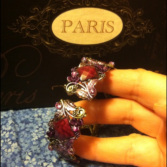 HOLD-- @viv6464 Purple Hinged Bracelet Bangle NWOT - Picture 2 of 4