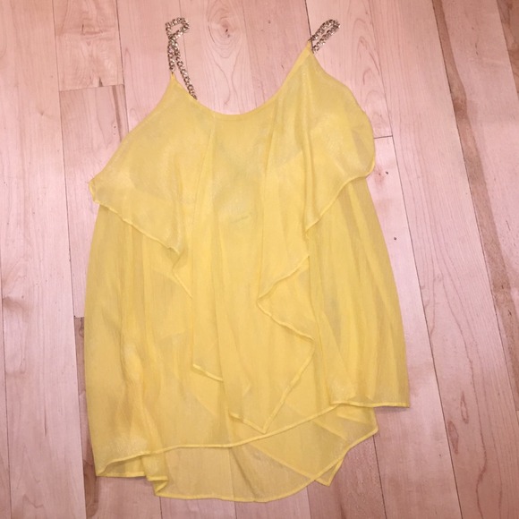 Cute yellow tank top with gold chain straps!