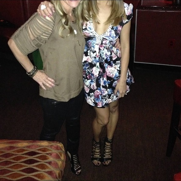 💔SOLD IN BUNDLE💔 - Picture 4 of 4