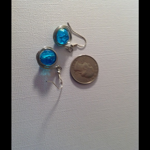 Blue earring - Picture 2 of 4