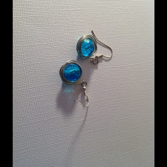 Blue earring - Picture 4 of 4