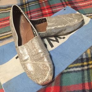 Toms Classic Slip-ons in Silver Glitter