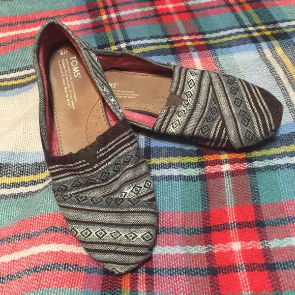 Nepal Tribal Print TOMS in black