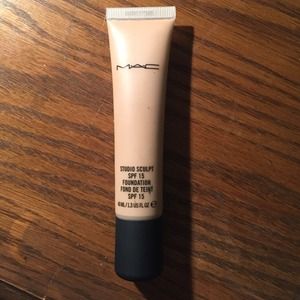MAC studio sculpt foundation NW20