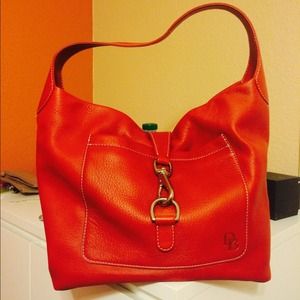 Pebble Grain Annalisa Lock Sac. Dooney & Bourke.