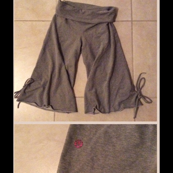 Gray lululemon roll down wide leg crops sz6