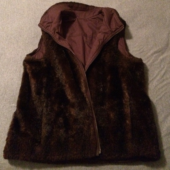 Double reversible vest. Size L. Used.