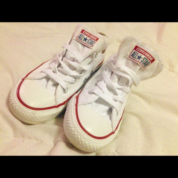 White converse. Size 6. Hardly worn.