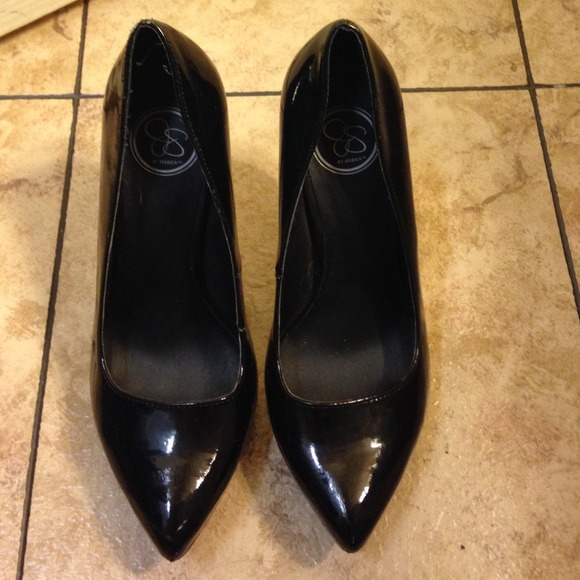Jessica Simpson black platform pump size 8