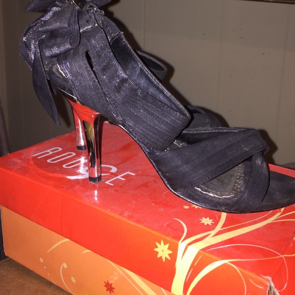 Black heels-rouge-size 6