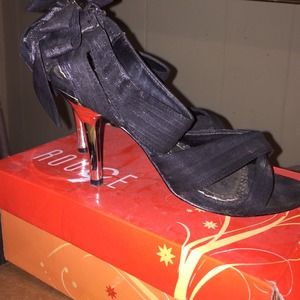 Black heels-rouge-size 6