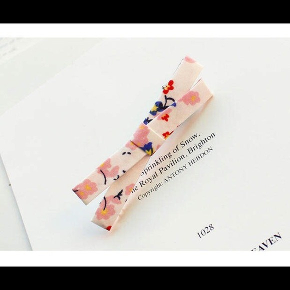 Floral Print Bow Hair Pin / White
