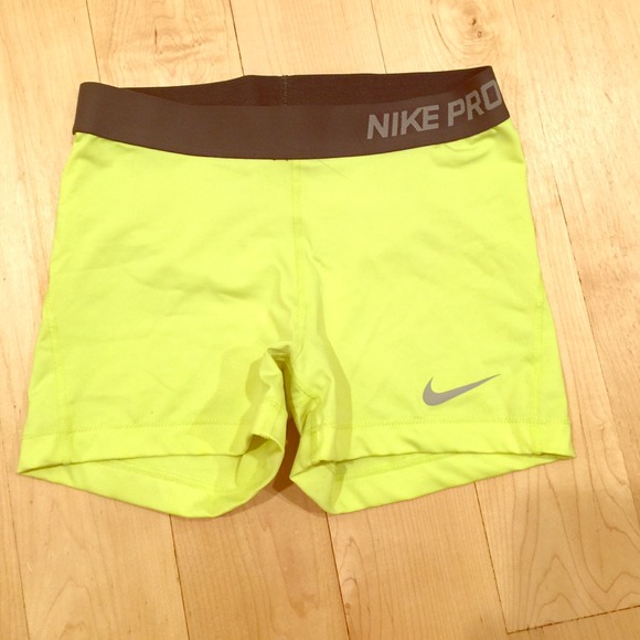 Bundle Nike pro shorts and hot pink leggings!