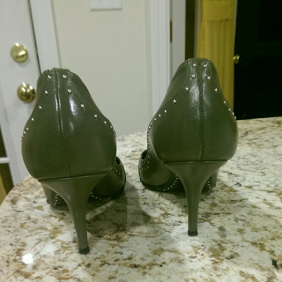 XXXX SOLD XXXX Dior olive green studded pumps - Picture 2 of 3