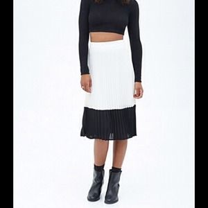 {HP} White black colorblock pleated midi skirt