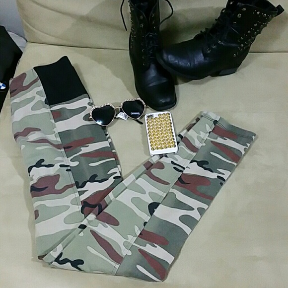 High waisted army leggings.
