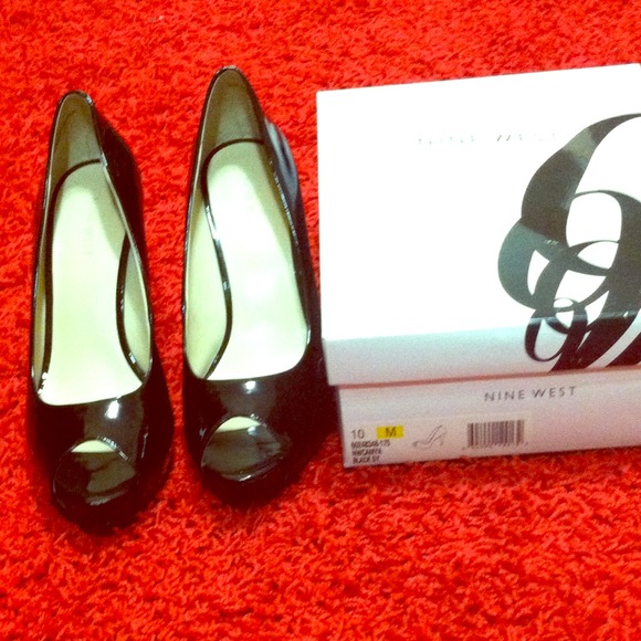 Nine West Shoes - Black platform, peep toe heels!
