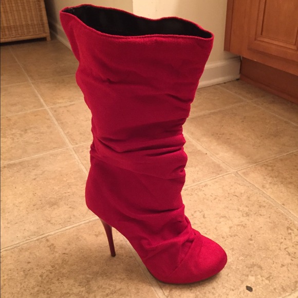Red boots size 8, suede NEW