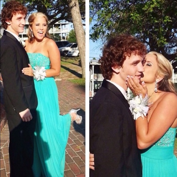 Cache prom dress - Picture 1 of 3