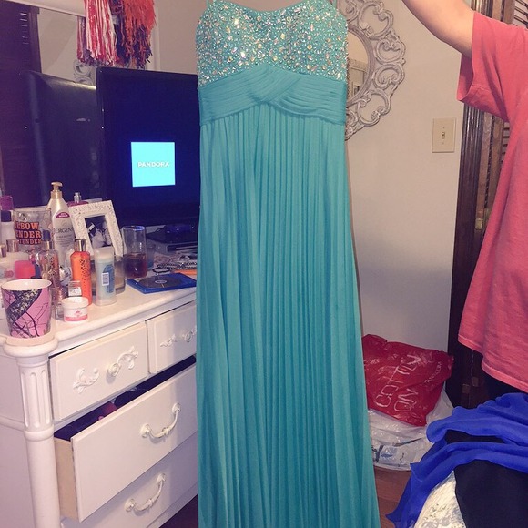 Cache prom dress - Picture 2 of 3