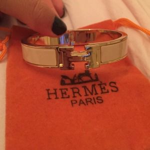 Click bracelet
