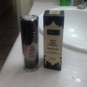 Kat Von D lock it foundation