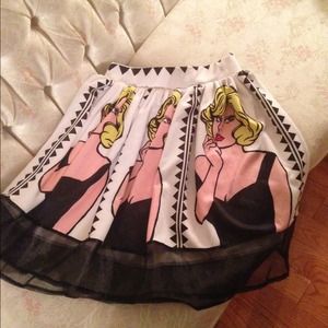 Graphic skater skirt with tulle finishing