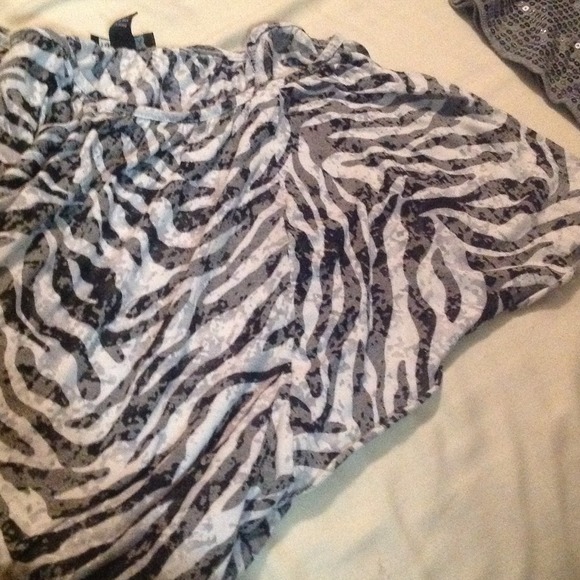 📌 🔵CLEARANCE🔵 Cotton sheer zebra print top - Picture 1 of 3