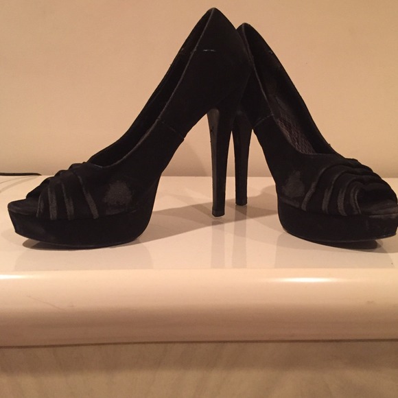 Shoes - Picture 2 of 2