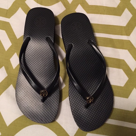 Tory Burch black flip flops. No Trades❌