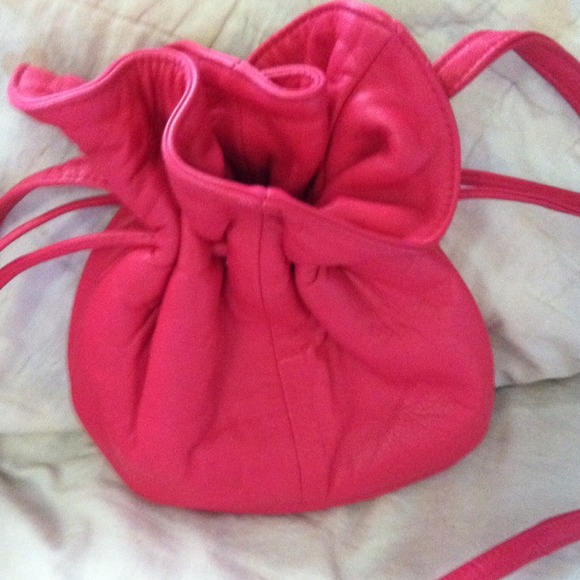 BEAUTIFUL NORDSTROM'S SOFT MAGENTA LEATHER PURSE!!