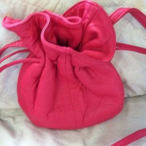BEAUTIFUL NORDSTROM'S SOFT MAGENTA LEATHER PURSE!!