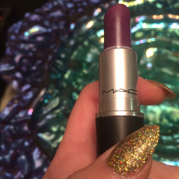 Mac matte lipstick heroine 💜