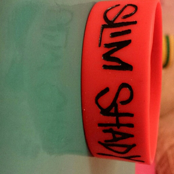 Red rubber bracelet "slim shady"