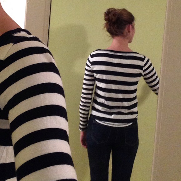 Long sleeve V-neck T-shirt - Picture 2 of 4