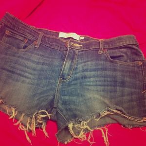 Frayed Cute Abercrombie and Fitch denim shorts ✨