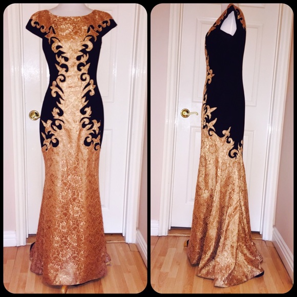 💖SOLD💖 Theia lace gown