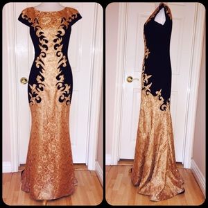 💖SOLD💖 Theia lace gown