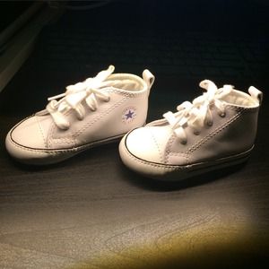 Converse crib shoes
