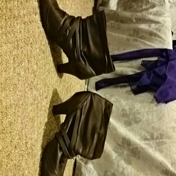 Shoes - Picture 2 of 2