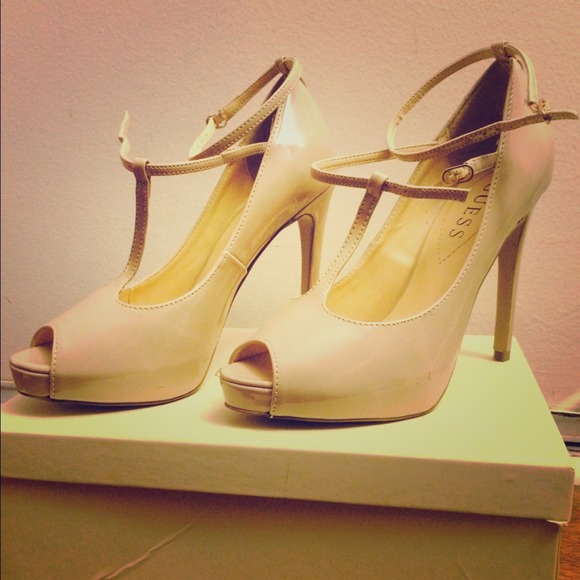 🔥🔥FINAL REDUCTION GUESS HEELS🔥 - Picture 1 of 4