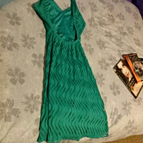 Dress - Picture 3 of 3