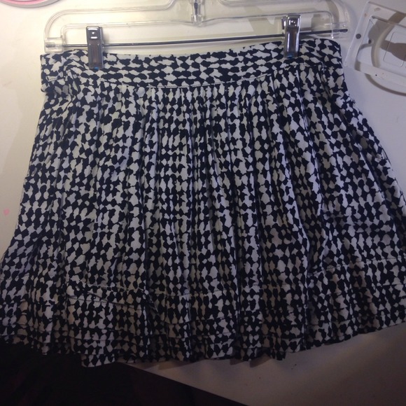 Pleated pattern skirt