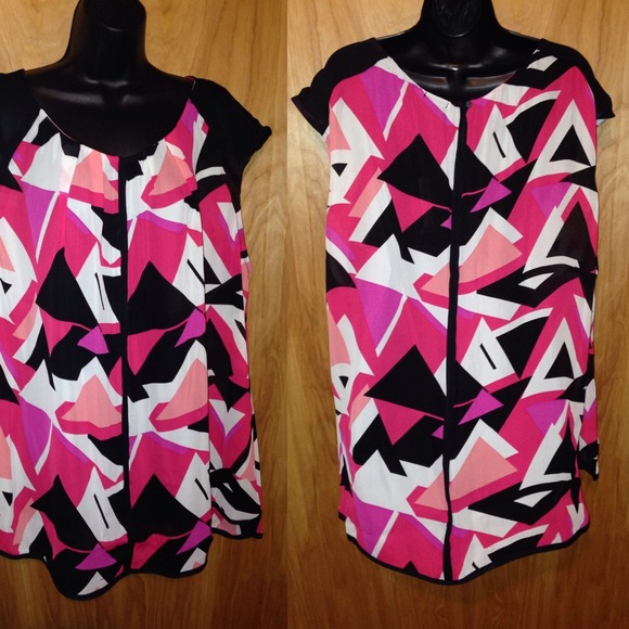 💔Sold! Beautiful lightweight Plus Size 3X Top - Picture 2 of 3