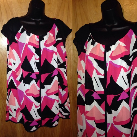 💔Sold! Beautiful lightweight Plus Size 3X Top - Picture 3 of 3