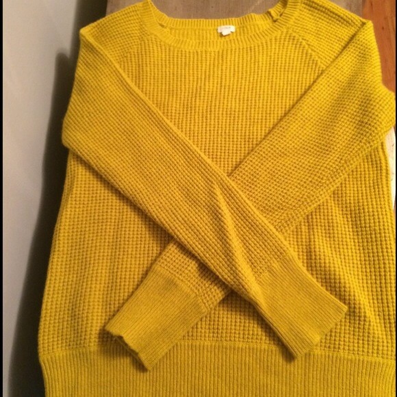 Cute Mustard Sweater! 🌼