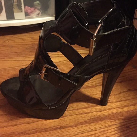 Chinese laundry double buckle sandals - Picture 2 of 3