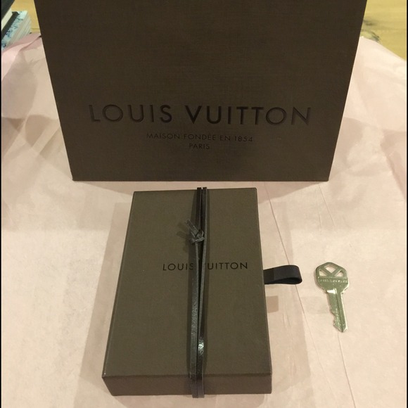 Louis Vuitton Gift box & Bag Free Hermes ribbon