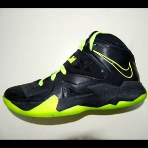 Nike ID Lebron Soldier Basketball Shoes