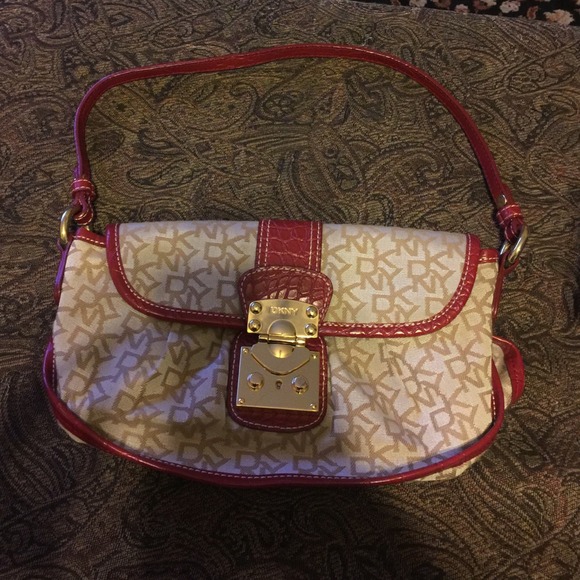 Small DKNY purse - Picture 1 of 4